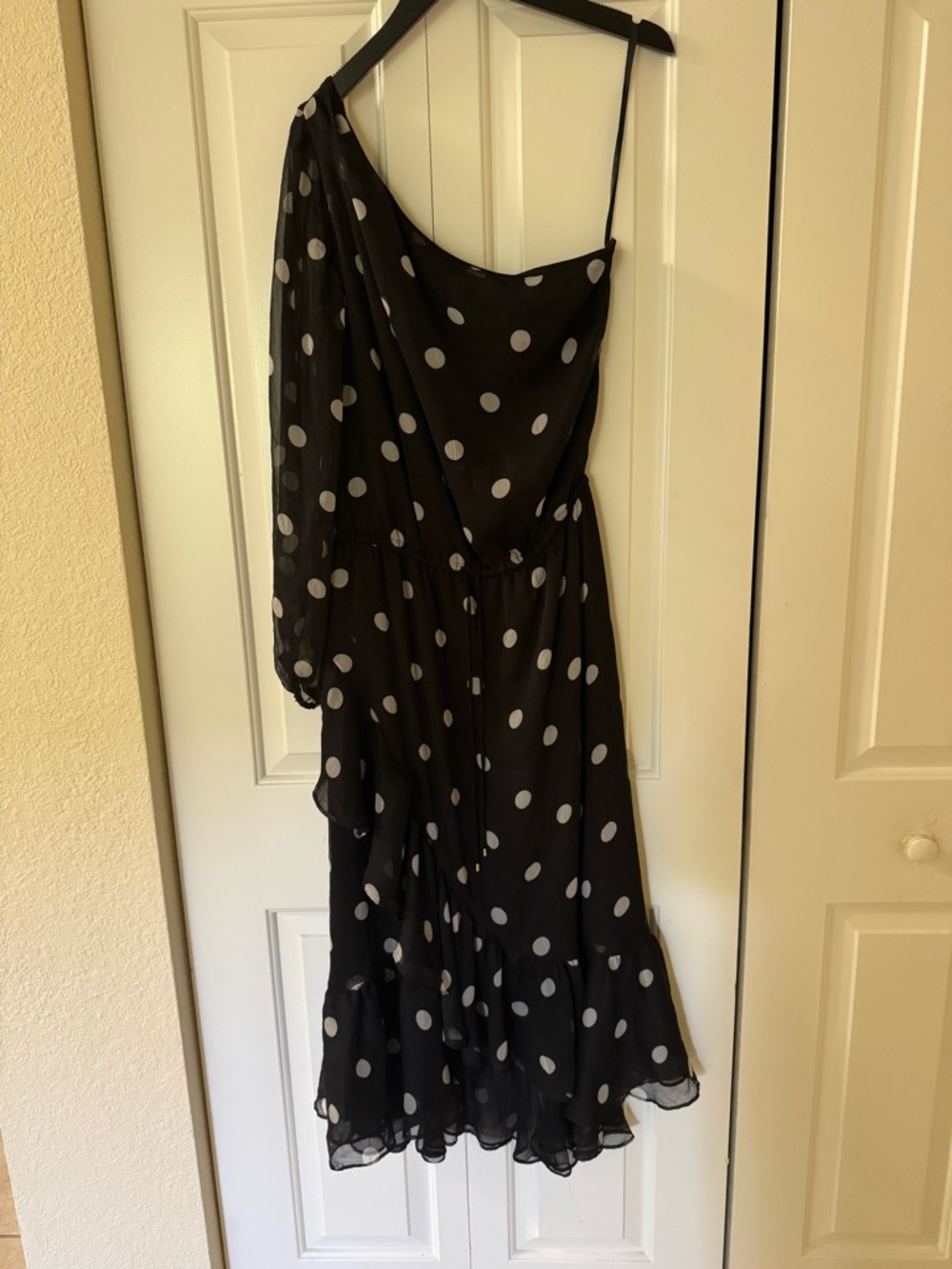 Lauren Ralph Lauren  One-Shoulder Black Polka Dot Midi Dress10